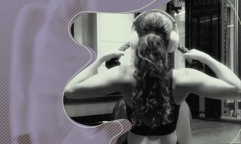 Какие упражнения сделают мышцы крепкими? Показывает тренер