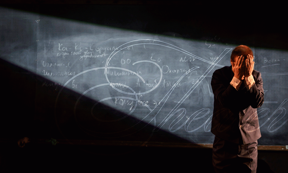 «Школа для дураков» и «Чайка»: лучшие премьеры уходящего театрального сезона — выбор BURO.