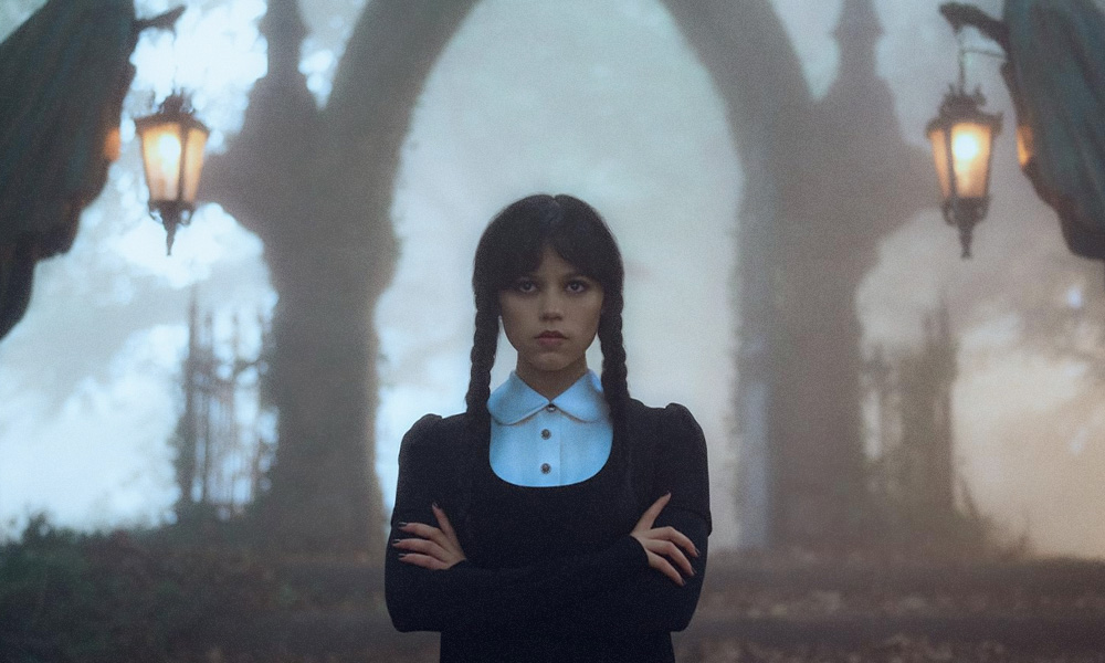 Между мрачным триллером и веселым слэшером: каким получился второй сезон «Уэнздей»