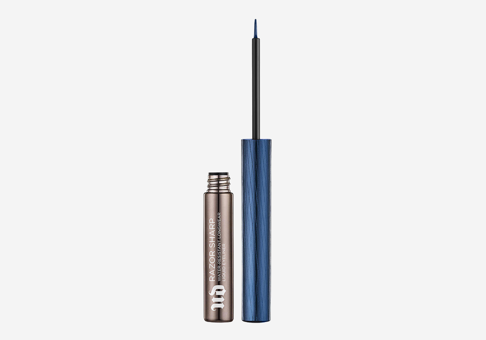 Razor Sharp от Urban Decay<p id="">В линейке Urban Decay стоит обратить особое внимание на жидкую подводку Razor Sharp. Она представлена в 20 оттенках с разными текстурами, из которых мы выбрали глубокий синий вариант с красивым мерцанием без блесток. Достаточно одного слоя для получения плотного цвета. Подводка быстро высыхает, поэтому на коррекцию есть всего несколько секунд. </p>
<p style="" id="">Razor Sharp от Urban Decay, 1770 руб.</p> Razor Sharp от Urban Decay<p id="">В линейке Urban Decay стоит обратить особое внимание на жидкую подводку Razor Sharp. Она представлена в 20 оттенках с разными текстурами, из которых мы выбрали глубокий синий вариант с красивым мерцанием без блесток. Достаточно одного слоя для получения плотного цвета. Подводка быстро высыхает, поэтому на коррекцию есть всего несколько секунд. </p>
<p style="" id="">Razor Sharp от Urban Decay, 1770 руб.</p>