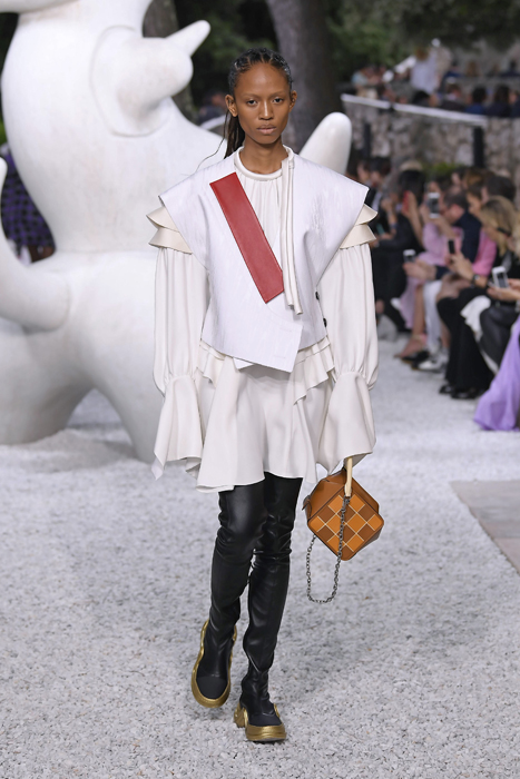 GettyImages 964536702 - Louis Vuitton Cruise 2019: эксцентричность во всех проявлениях