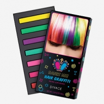 Цветные мелки, спреи и другие яркие средства для волос для смены образа этим летом