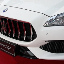Новые модели Maserati показали в саду посольства Италии