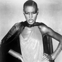 Как создать культовый образ: икона андрогинного стиля Грейс Джонс