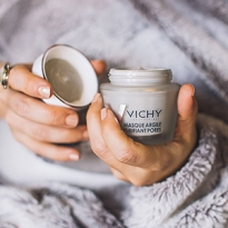 Истории людей, переживших проблемы с кожей и открывших бьюти-компании