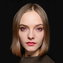 Как повторить красный макияж глаз с показа Chalayan