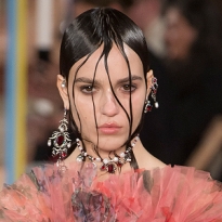 Прически-2018: тенденции с Недели моды в Париже