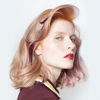 Серебряные локоны средней длины: что сделать с волосами этой осенью