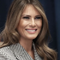 Мелания Трамп показала рождественские декорации в Белом доме