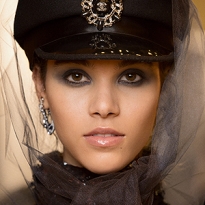 Как повторить синие смоки айс с показа Chanel Métiers d'Art