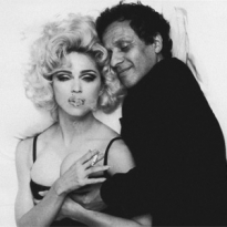 Из чего состоит выставка архивов Аззедина Алайи «Je suis couturier»