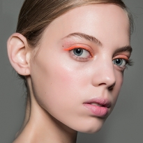 Как повторить неоновый макияж с показа Delpozo