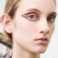 Как повторить стрелки в стиле negative space с показа Rochas