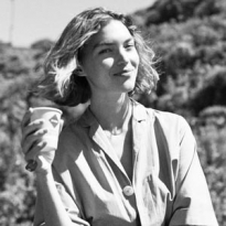 «Мне важно носить одежду, которая не причиняет вреда моему здоровью и окружающей среде» — интервью с Аризоной Мьюз