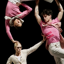 Левитирующие модели — в новой кампании универмага «Цветной»