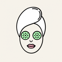 Огурец, клубника и чайные пакетики вместо бьюти-средств: помогает ли это