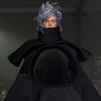 Парижская неделя моды: Comme des Garçons, весна-лето 2017