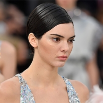 Красота в деталях: образ с показа Chanel Couture