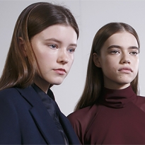 Показ Виктории Бекхэм: макияж и прически