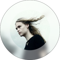 Фото дня: снимок из кампейна Valentino Accessories, осень 2024