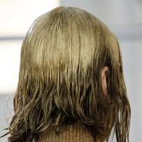 Как покрасить волосы дома, если вы оказались на самоизоляции