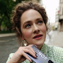 Аглая Тарасова отвечает на вопросы BURO.