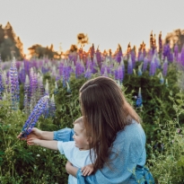 Вопрос трихологу: почему после родов выпадают волосы