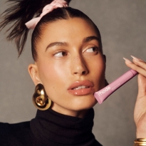 В тренде — кожа как глазурь: почему все хотят косметику Rhode