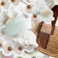 Что в твоей пляжной сумке? Панамы, колье с ракушками, вьетнамки и еще 4 летних айтема