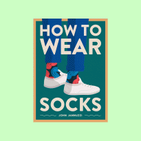 Монография о черных вещах Баленсиаги и мемуары Андре Леона Телли: какие книги о моде мы будем читать в этом месяце