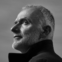 «Творчество — это величайшее неравенство». Музыкант Олег Нестеров — о группах 2000-х и 2010-х, музыке к неснятным фильмам и новом альбоме «Мегаполиса»