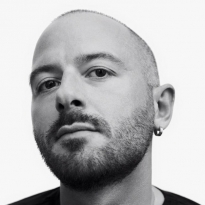 Демна Гвасалия стал лучшим зарубежным дизайнером