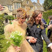 Khaite, Staud, Lanvin. Какие свадебные платья выбрали июньские невесты