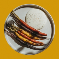 Новости ресторанов: пицца с черной икрой, кебаб в подвале и первобытные пельмени