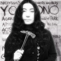 С днем рождения, Йоко Оно! Вот 10 фактов об авангардной художнице, которые вы могли не знать