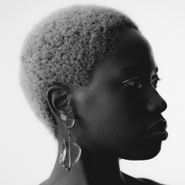 Бронза, неон, голубая акварель: идеи макияжа глаз на лето