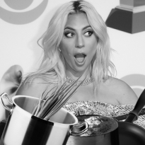 Купер, купер! Га-Га-Га: как русская солидарность проснулась в комментариях у Леди Гаги