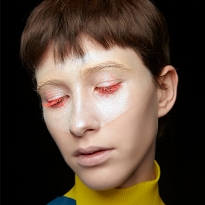 Тренд: обесцвеченные брови