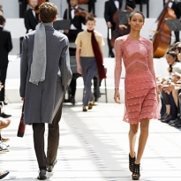 Burberry объединяет мужские и женские показы и отказывается от сезонности