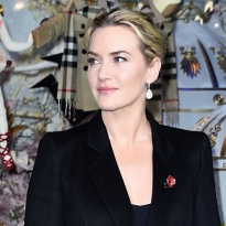 Весна в середине зимы: Кейт Уинслет на открытии рождественских витрин Printemps