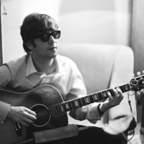 Пропавшая гитара Джона Леннона продана за 2,4 миллиона долларов