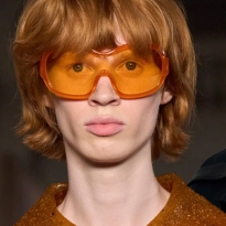 Челка-штрихкод и стрижка Алессандро Микеле: бьюти-тренды мужской Недели моды весна-лето 2026