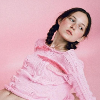 Новое имя. Knitlubov — чувственные вязаные топы и платья из Петербурга