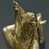 Скульптура Кейт Мосс выставлена на Sotheby's