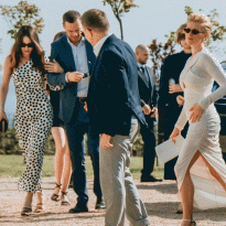 «Тихая роскошь» от А до Я: разбираемся, из чего состоит вечная классика гардероба, на примере сериала «Золотое дно»