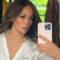 Беби-френч — лучший маникюр для офиса