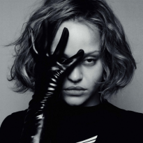 «Альтернатива всему, что извращает дух». Сюзанна — о новом альбоме, перформансе для «Плюс Дачи» и важности выбора