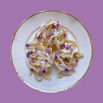 Десерты-цветы и розовые коктейли: что и где пробовать на 8 Марта