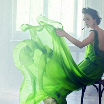 Мариякарла Босконо в весенней рекламной кампании Alberta Ferretti