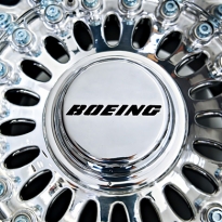Объект желания: кофейный столик из колеса шасси Boeing 777
